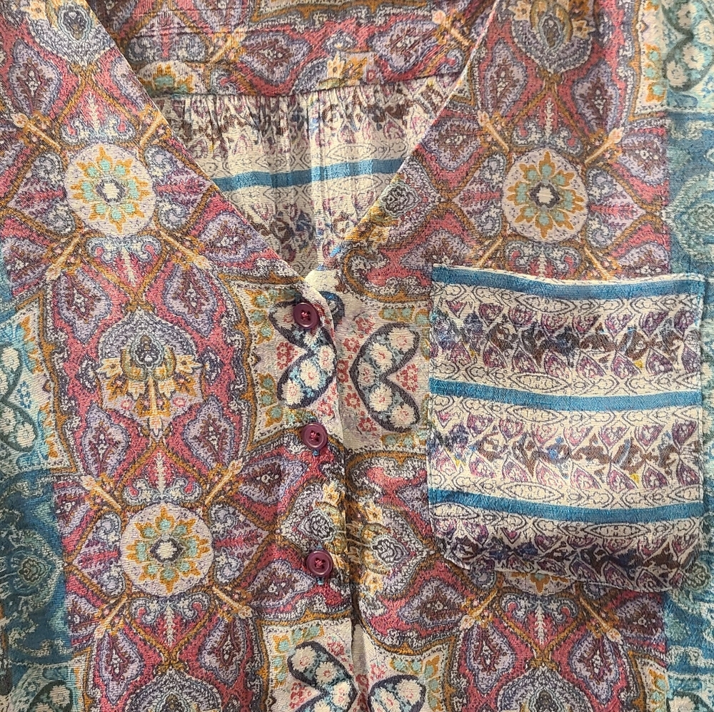Beautiful blouse - Picture 3 of 5